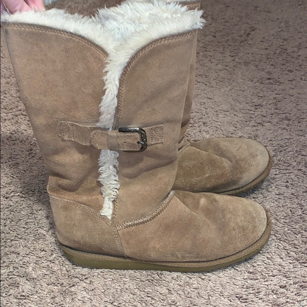 Warm winter boots with fur